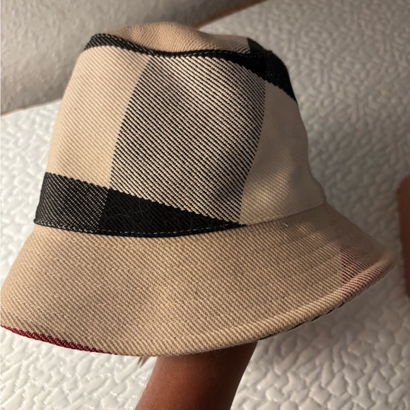 Burberry Classic Check Bucket Hat NWT - Picture 1 of 8